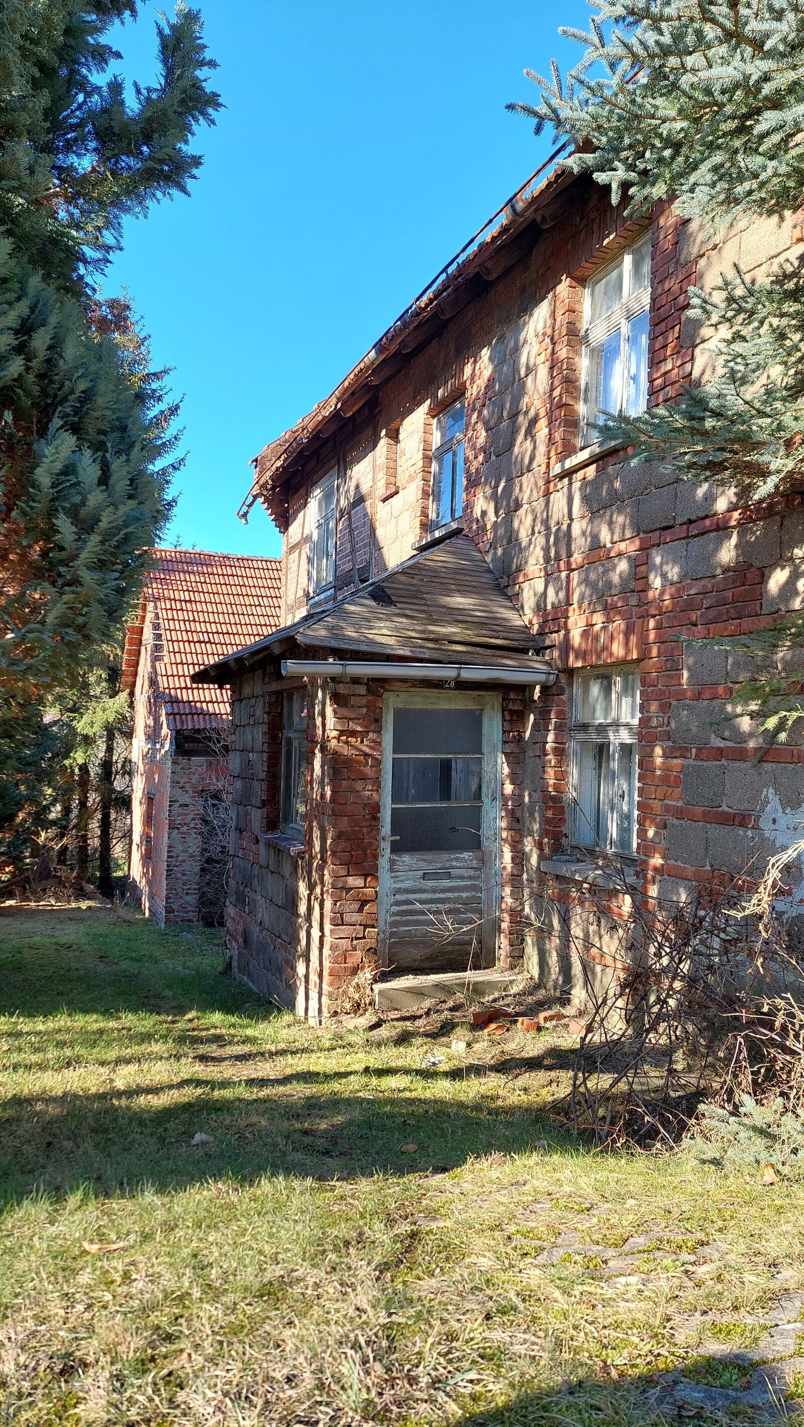 Weimarische Straße 28, Schnellmannshausen, Gartenansicht mit Hauseingang, ProjektStadt