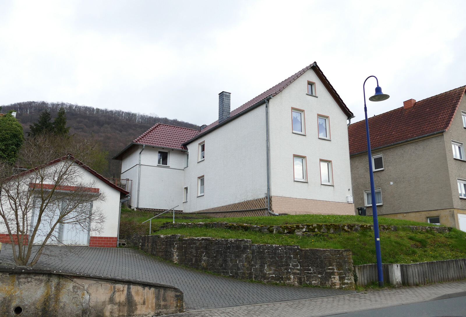 Weimarische Straße 27, Ansicht Hauptgebäude mit Anbau, Schnellmannshausen, ProjektStadt