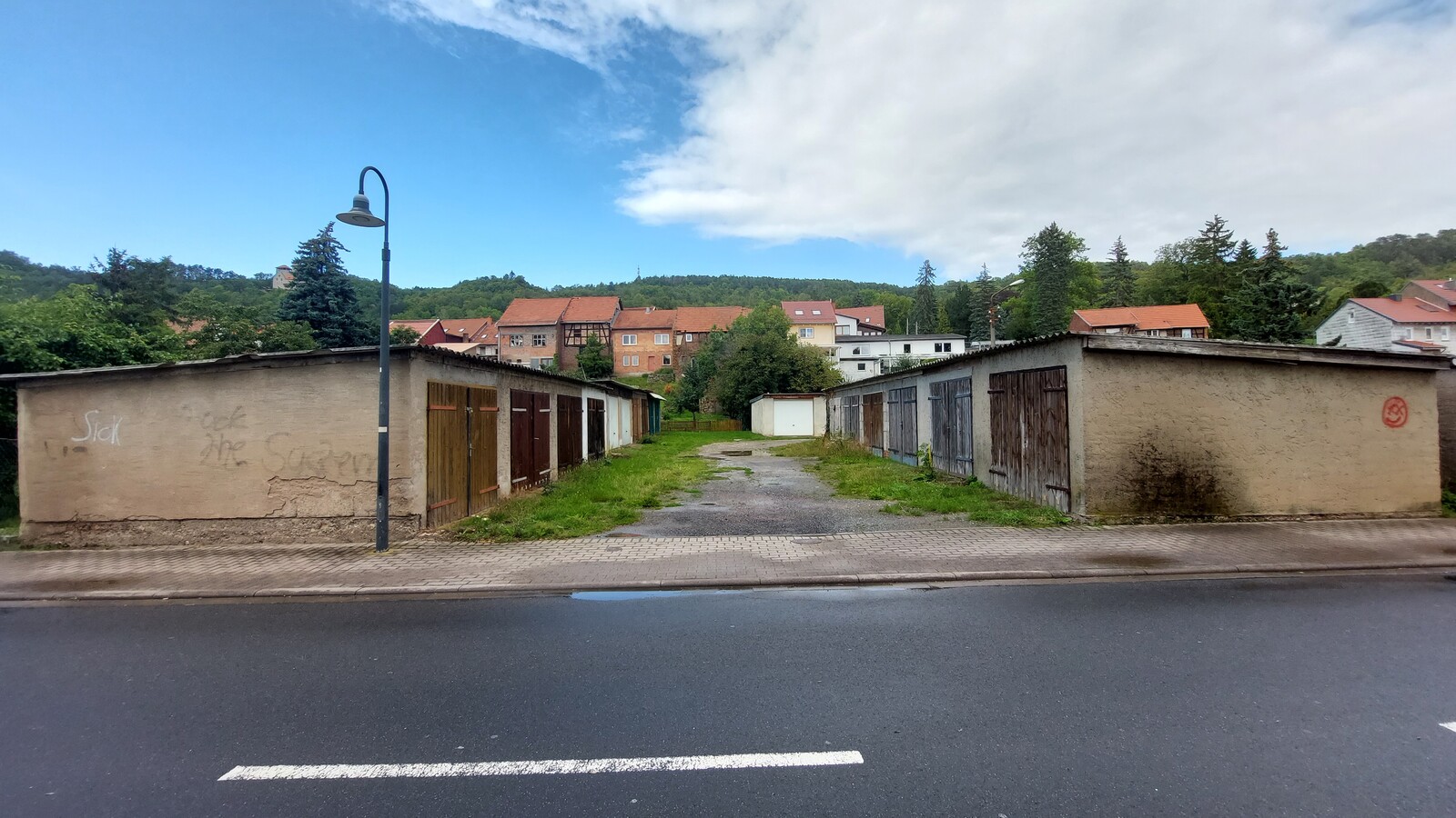 Unterm Weiher, Treffurt, Straßenansicht Garagenkomplex, ProjektStadt